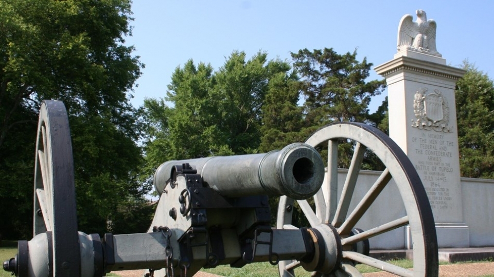 Cannon and Monument at Tupelo National Battlefield