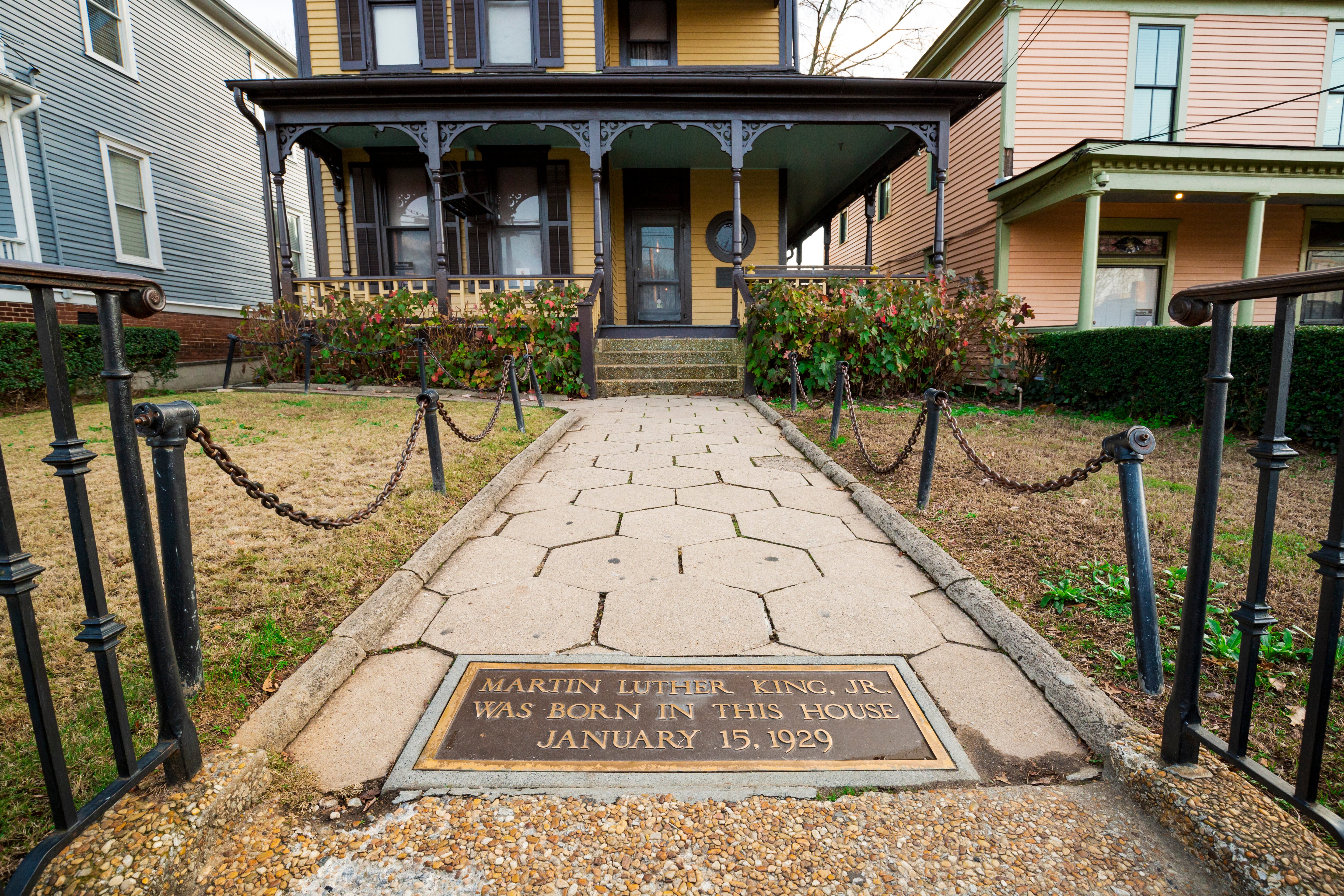 MLK Birth Home pathway to entrance